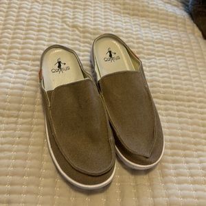 Corkys Pontoon size 10